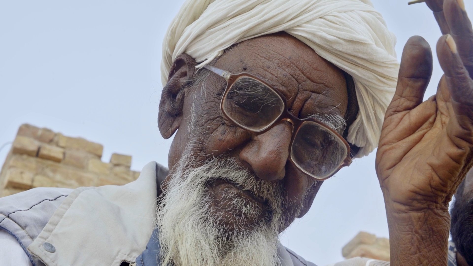 Súfijské zpěvy ve vesnici 1PB (režie: Surabhi Sharma)