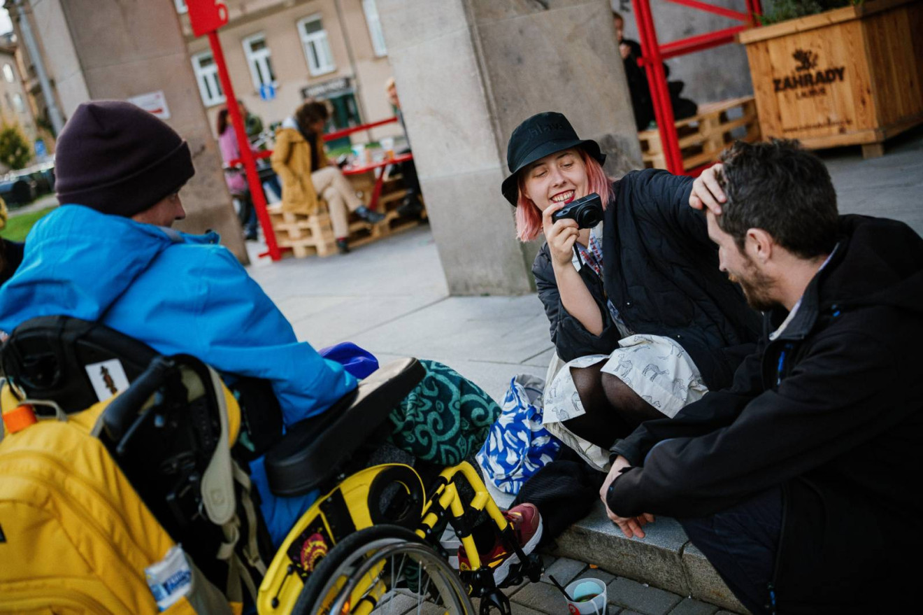 Kliknutím zvětšíte Ji.hlava More Accessible