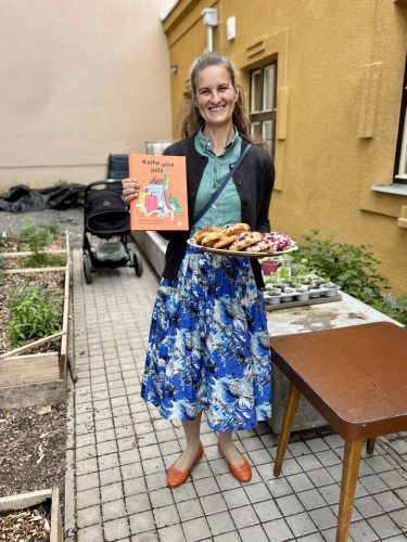Om, nom, nom! or Food in fresh contexts / for children 8-12 years old