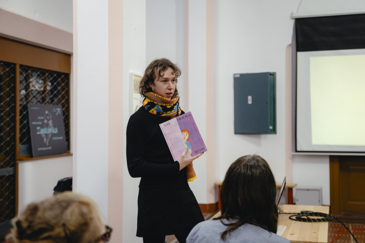 Children, Do You Read?!: Who am I and who would I like to be? / workshop with Marto Kelbl for children 5+