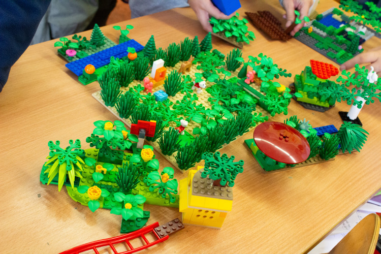 Help Pollinators / walk-through LEGO workshop