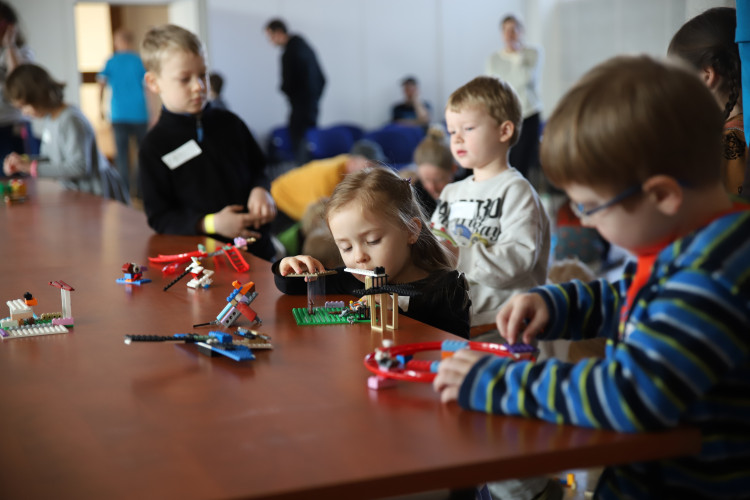 Help Pollinators / walk-through LEGO workshop