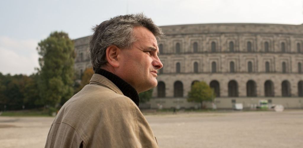 Excursion or History of the Present (English version)
