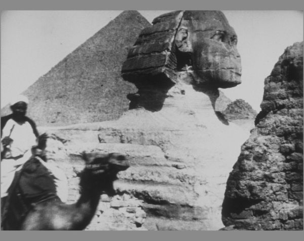 Les pyramides (vue générale)