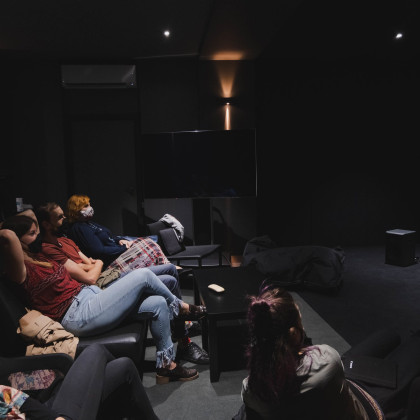 Kliknutím zvětšíte MY STREET FILMS (Čistota pol života, dir. Barbora Aradská, Okno příležitostí, dir. Olga Srstková, Tátův fichtl, dir. Kateřina Konrádová)