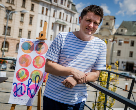 Kliknutím zvětšíte