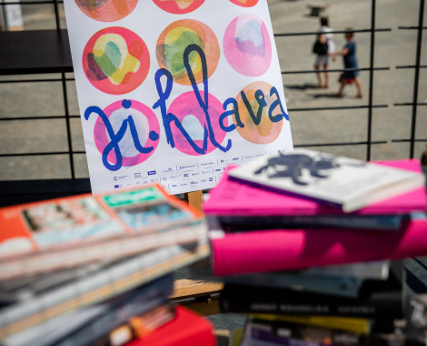 Kliknutím zvětšíte