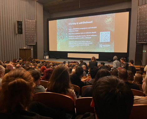 Kliknutím zvětšíte