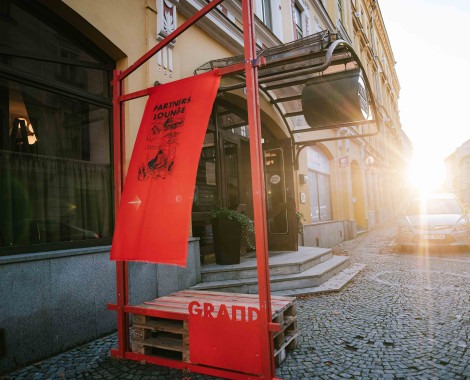 Kliknutím zvětšíte