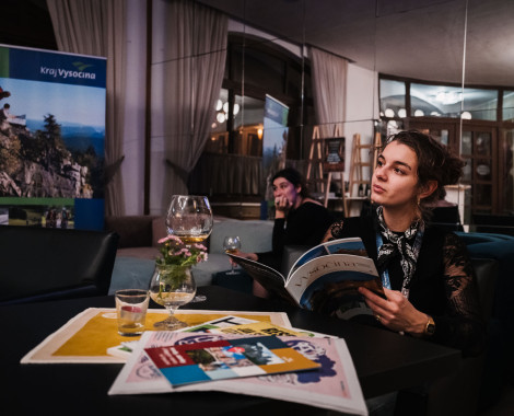 Kliknutím zvětšíte