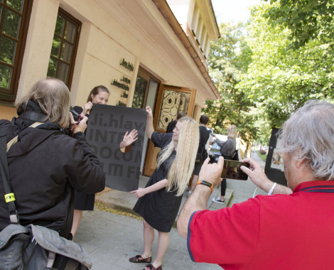 Kliknutím zvětšíte